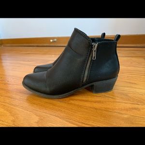 Steve Madden girl, size 7 black booties
